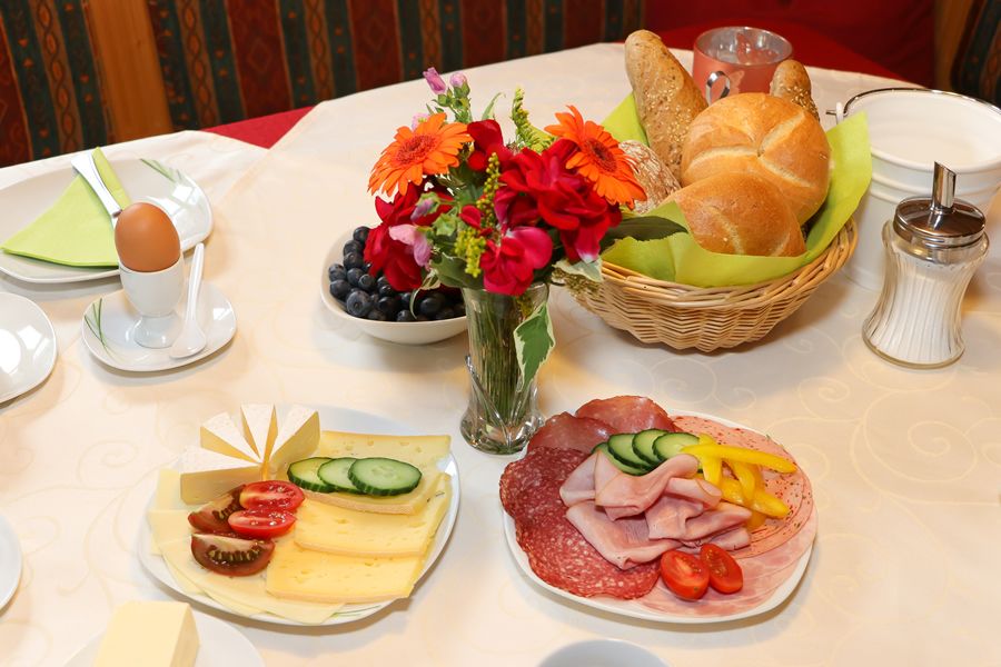 Bauernhof Leogang Fruehstueck Geniessen 9024